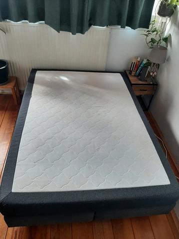 1,40 zwart bed te verkopen, ophalen vanaf 6 oktober beschikbaar voor biedingen