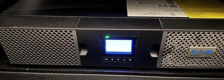 Eaton 9PX 3000i RT2U Li-Ion, Computers en Software, Noodvoedingen (UPS), Gebruikt, Ophalen