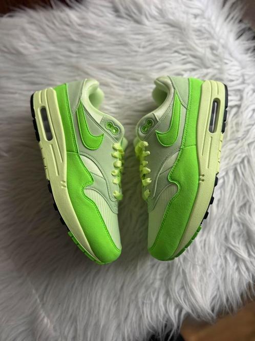 Nieuwe Nike Air Max 1 green groen licht groen maat eu 42, Kleding | Heren, Schoenen, Nieuw, Sneakers of Gympen, Overige kleuren