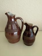 2 kleine Frans Gres Snavelkannetjes met reliëf kraalrandjes, Ophalen of Verzenden