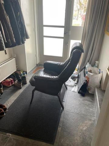 Zeer comfortabele  bruin leren  stoel, rug verstelbaar beschikbaar voor biedingen