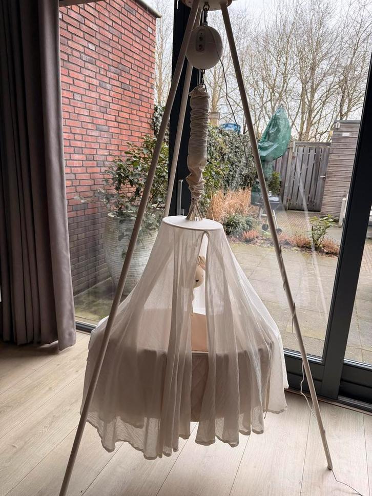 Moonboon ovale wieg met motor - Lifesaver!, Kinderen en Baby's, Babywiegjes en Ledikanten, Zo goed als nieuw, Wieg, Ophalen of Verzenden