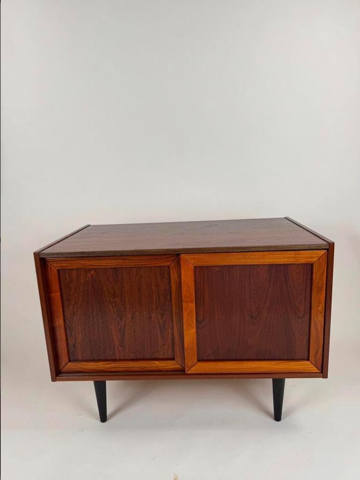 Rosewood Sliding Door Cabinet by Faarup Møbelfabrik, Antiek en Kunst, Antiek | Meubels | Kasten, Ophalen