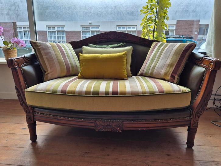MOET WEG - Mooie houten leren bank met omkeerbare kussens!, Huis en Inrichting, Banken | Sofa's en Chaises Longues, Gebruikt, Hout