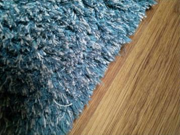 Heel mooi hoogpolig vloerkleed in formaat 70 x 135 cm