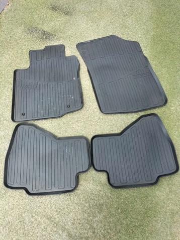 Rubber matten set aygo beschikbaar voor biedingen
