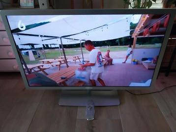 Philips 42 inch LCD TV met Ambilight beschikbaar voor biedingen