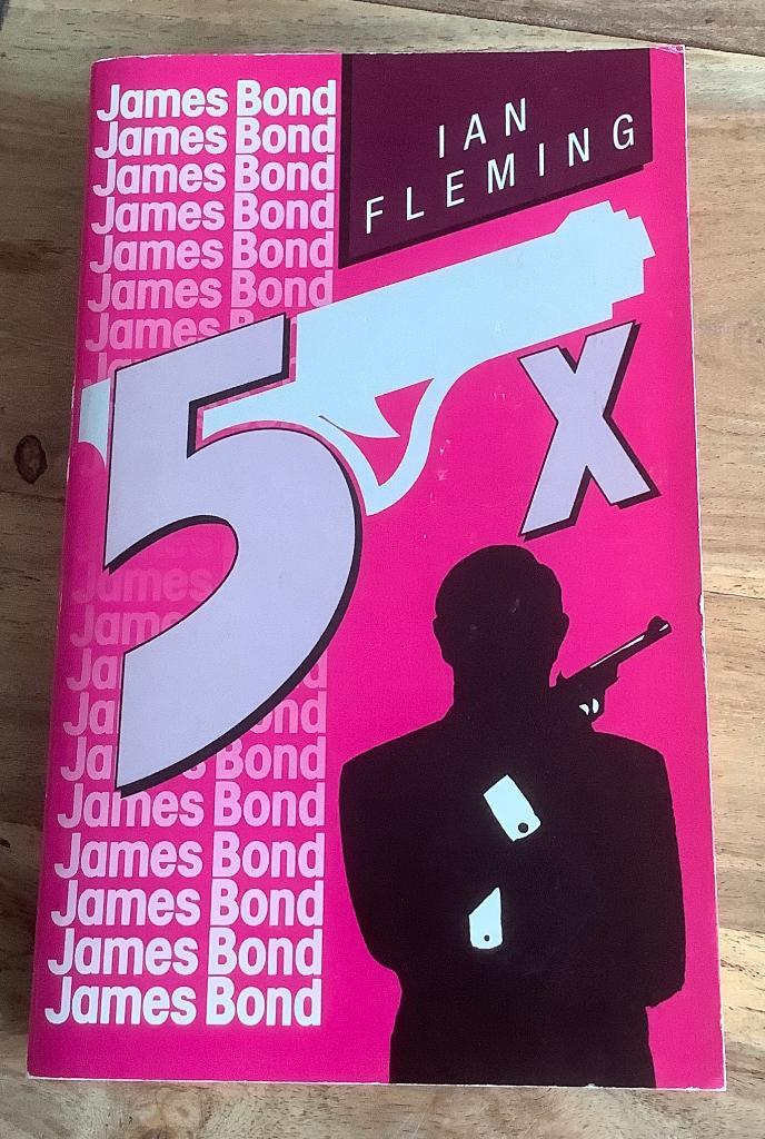 5 x James Bond in 1 boek van Ian Flemmng - handig vakantie, Boeken, Thrillers, Zo goed als nieuw, Nederland, Ophalen of Verzenden