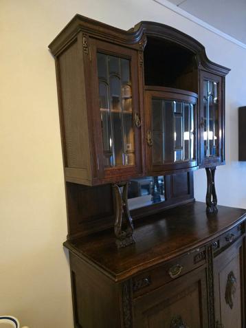 Antieke eiken buffetkast met glas-in-lood – ca. 1900 – beschikbaar voor biedingen
