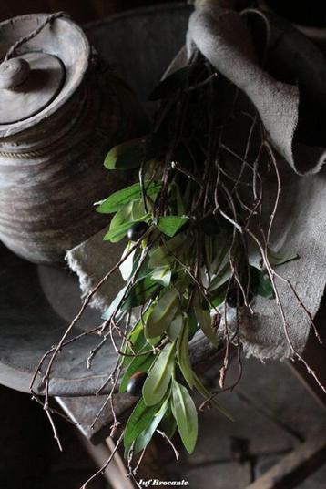 Toef met zijdetakken (olijf) en echte berkentakken beschikbaar voor biedingen