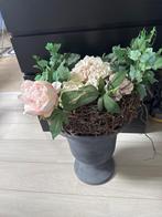 Mooi bloemstuk van zijden bloemen met krans en pot, Huis en Inrichting, Ophalen, Zo goed als nieuw, Binnen