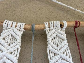 Handgemaakte Macramé Wandhanger beschikbaar voor biedingen