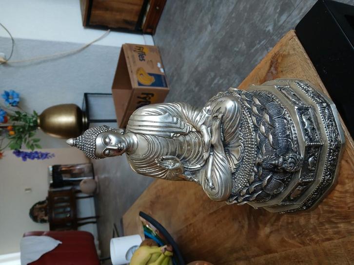 Antieke unieke  boeddha op lotustroon patina zilver lees adv, Huis en Inrichting, Woonaccessoires | Boeddhabeelden, Zo goed als nieuw