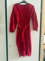 Rode jurk met riem - Boohoo, Kleding | Dames, Jurken, Zo goed als nieuw, Knielengte, Rood, Ophalen