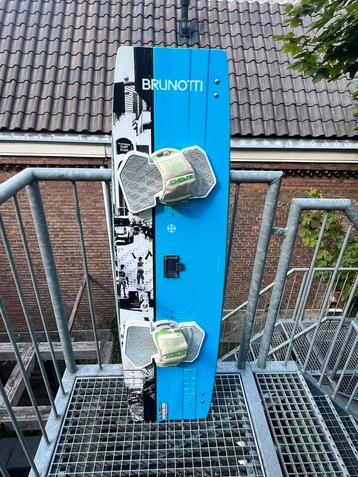 Youri Pro Kiteboard + Slingshot bindingen beschikbaar voor biedingen