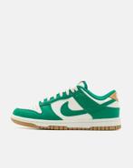 Nike dunk low ‘Malachite metallic gold’ - maat 40, Kleding | Dames, Schoenen, Nike, Nieuw, Ophalen of Verzenden, Sneakers of Gympen