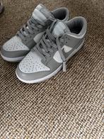 Nike dunks grijs maat 43, Ophalen of Verzenden, Zo goed als nieuw, Grijs, Sneakers of Gympen