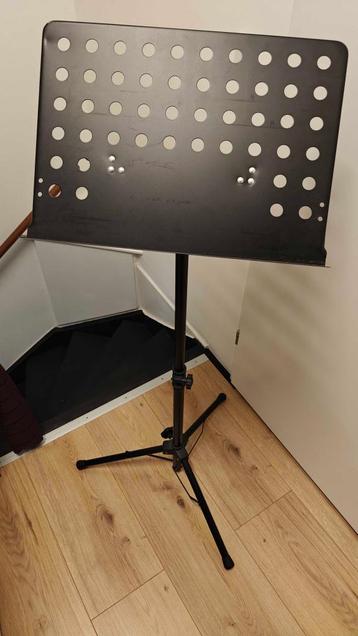  Innox ISA 01 MKII muziekstandaard met geperforeerd blad beschikbaar voor biedingen