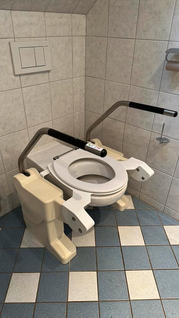 Toiletlift beschikbaar voor biedingen