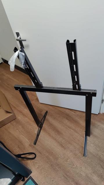 Simracing TV Mount beschikbaar voor biedingen