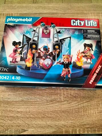 Playmobil rockband ONGEOPEND. 71042 beschikbaar voor biedingen