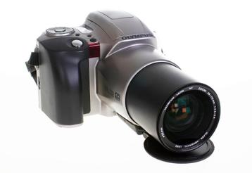 Olympus IS200 analoge SLR camera met C160 telelens en tas beschikbaar voor biedingen