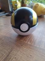 Pokémon bal + kleine Pikachu sleutelhanger + 1 Pokémon munt, Ophalen of Verzenden, Zo goed als nieuw