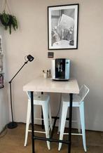 Twee krukken met hoge tafel, Ophalen, Gebruikt