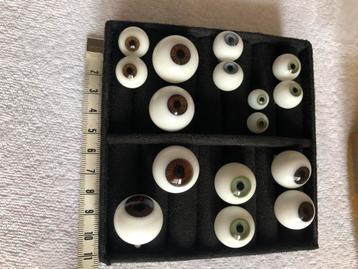 Ronde glas-ogen voor poppen. beschikbaar voor biedingen