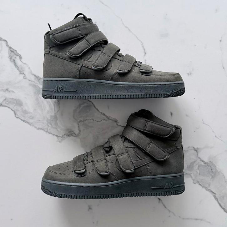✅ Nike x Billie Eilish Air Force 1 High '07 SP Sequoia 42,5, Kleding | Heren, Schoenen, Nieuw, Sneakers of Gympen, Overige kleuren