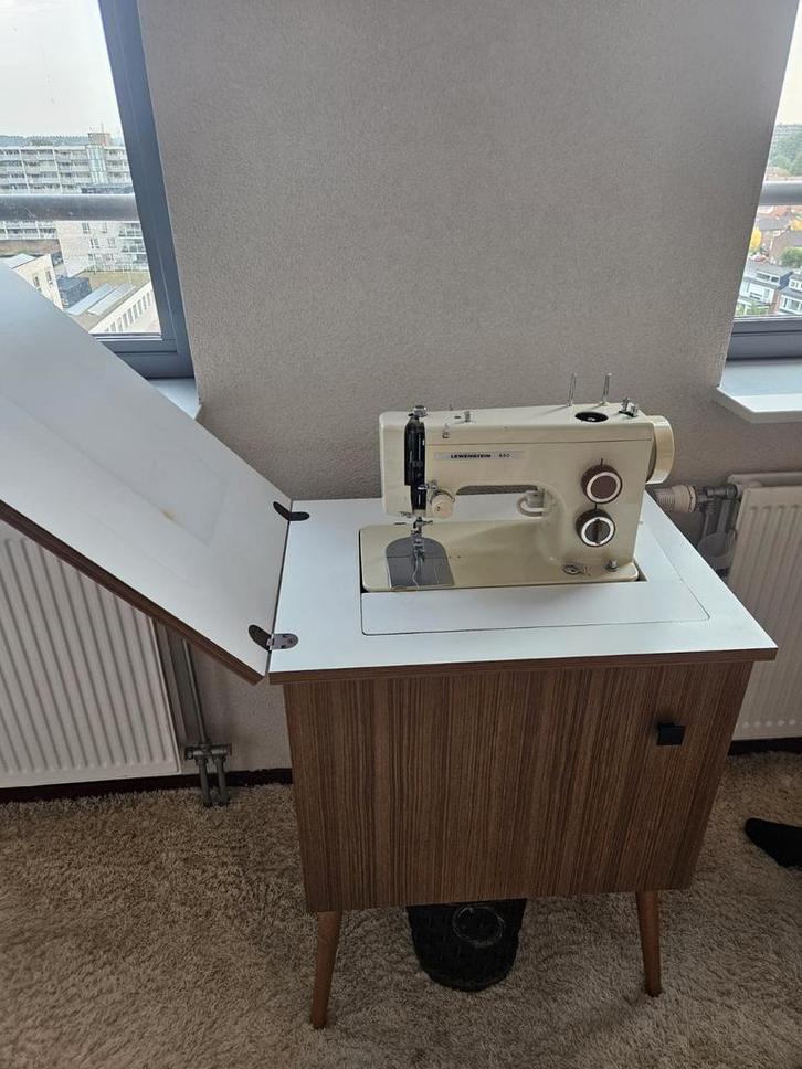 Lewenstein Naaimachine in Kast, Hobby en Vrije tijd, Naaimachines en Toebehoren, Ophalen