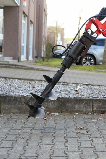 HYDRAULISCHE GRONDBOOR MET BOORDIAMETER VAN 300  MINIGRAAFMA beschikbaar voor biedingen