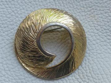 Ronde Wave Broche beschikbaar voor biedingen