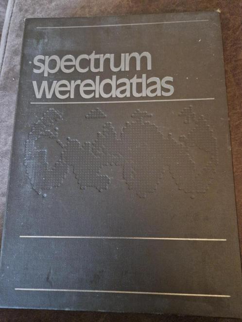Spectrum wereldatlas & 2x atlas, Boeken, Atlassen en Landkaarten, Gelezen, Overige atlassen, Wereld, 2000 tot heden, Ophalen of Verzenden