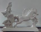 Romeinse strijder op paard en wagen van zwaar polystone., Verzamelen, Beelden en Beeldjes, Overige typen, Zo goed als nieuw, Ophalen