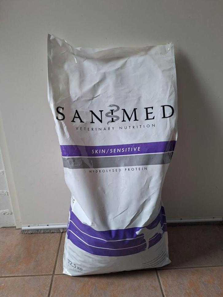 Sanimed hondenbrokken "skin sensitive" ca 10 kg., Dieren en Toebehoren, Dierenvoeding, Hond, Ophalen