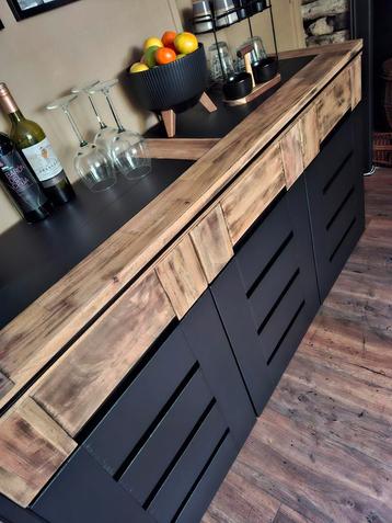 Dressoir mat zwart met geschuurd delen  beschikbaar voor biedingen