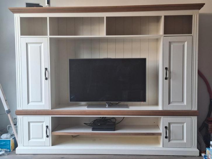Richmond Oakdalet: Dressoir, TV Kast & Salontafe, Huis en Inrichting, Kasten | Televisiemeubels, Gebruikt, 150 tot 200 cm, 200 cm of meer