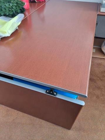 Groot (210x95) bureau met werkhoek en rolladeblok