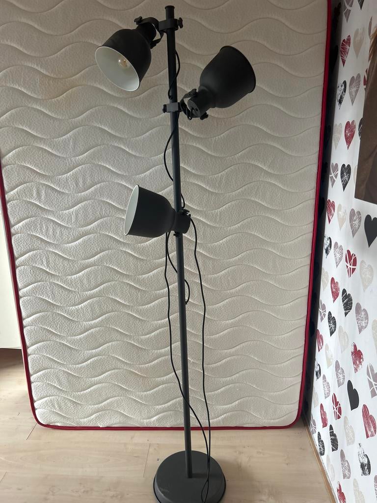 IKEA Lamp met 3 Spots - Stijlvol en Functioneel, Ophalen, Gebruikt, Metaal, 100 tot 150 cm