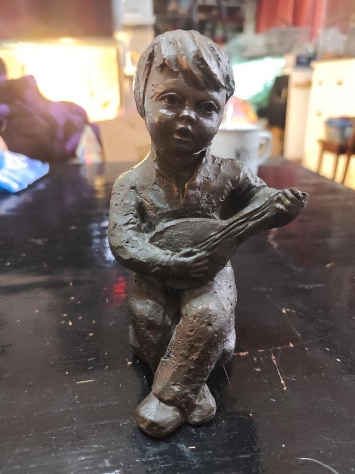 Geert Kunen Beeldje Jongen met Mandoline, Antiek en Kunst, Kunst | Beelden en Houtsnijwerken, Ophalen of Verzenden