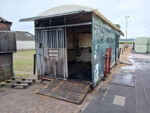 te koop een nog goeie paardenstal, Dieren en Toebehoren, Stalling en Weidegang, Stalling, 2 of 3 paarden of pony's