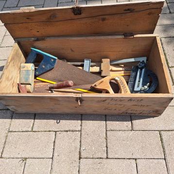 Oss: Kist met oude handgereedschappen beschikbaar voor biedingen