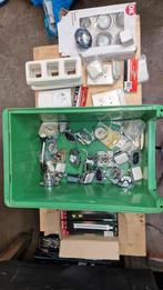 Schakelmateriaal met inbouwspot., Doe-het-zelf en Verbouw, Ophalen of Verzenden, Stopcontact