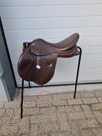 (Sale)!!!Bates springzadel 17 inch, Dieren en Toebehoren, Paarden en Pony's | Zadels, Ophalen of Verzenden, Springen, Zo goed als nieuw