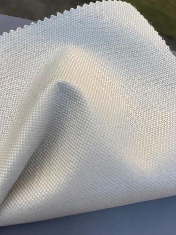 Beige 100% verduisterende satijn gordijnenen op maat beschikbaar voor biedingen