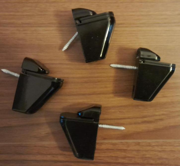 Vier zwarte Duraline plankdragers inclusief schroeven, Doe-het-zelf en Verbouw, IJzerwaren en Bevestigingsmiddelen, Gebruikt, Schroeven