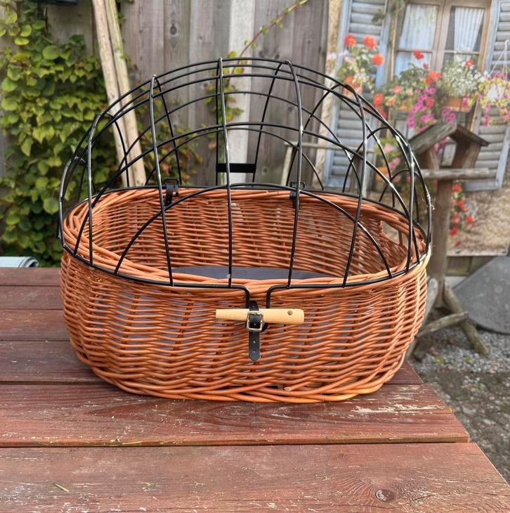 Nieuwe Basil Pluto XL hondenfietsmand met korf, Fietsen en Brommers, Fietsaccessoires | Fietsmanden, Nieuw, Ophalen