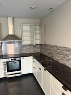 Moderne keuken met inbouwapparatuur, Ophalen, Gebruikt, Wit, Hoekkeuken