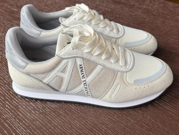 Crème / Beige x Zilver glitter Armani sneakers maat 39, Kleding | Dames, Schoenen, Zo goed als nieuw, Sneakers of Gympen, Beige